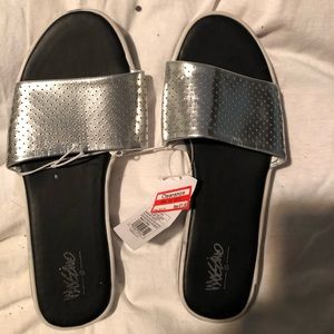 Mossimo flip flops